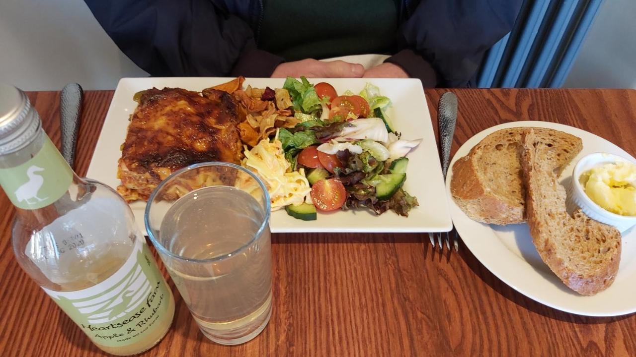 One Holyrood Hotel & Cafe Newport  Kültér fotó